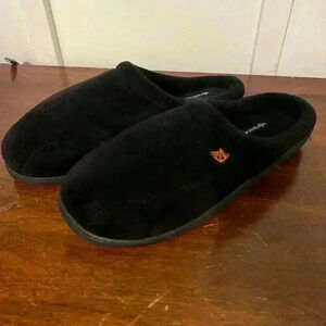 Men’s Dockers slippers size L (91/2-10 1/2)